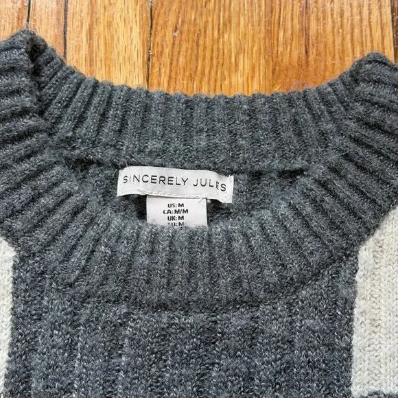 Sincerely Jules Gray and White Checkered Crew Neck Oversized Sweater Size Medium - Picture 3 of 4